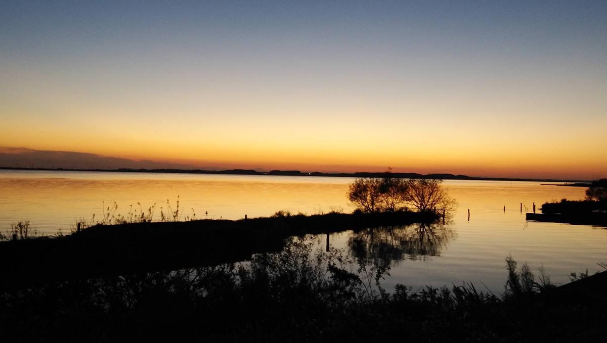 最優秀賞「美しい夕焼けの霞ヶ浦」深澤　美咲さん（行方市）